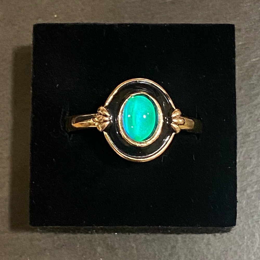 Elegant Gold-Plated Copper Mood Ring | Black Enamel & Oval Color-Changing Stone